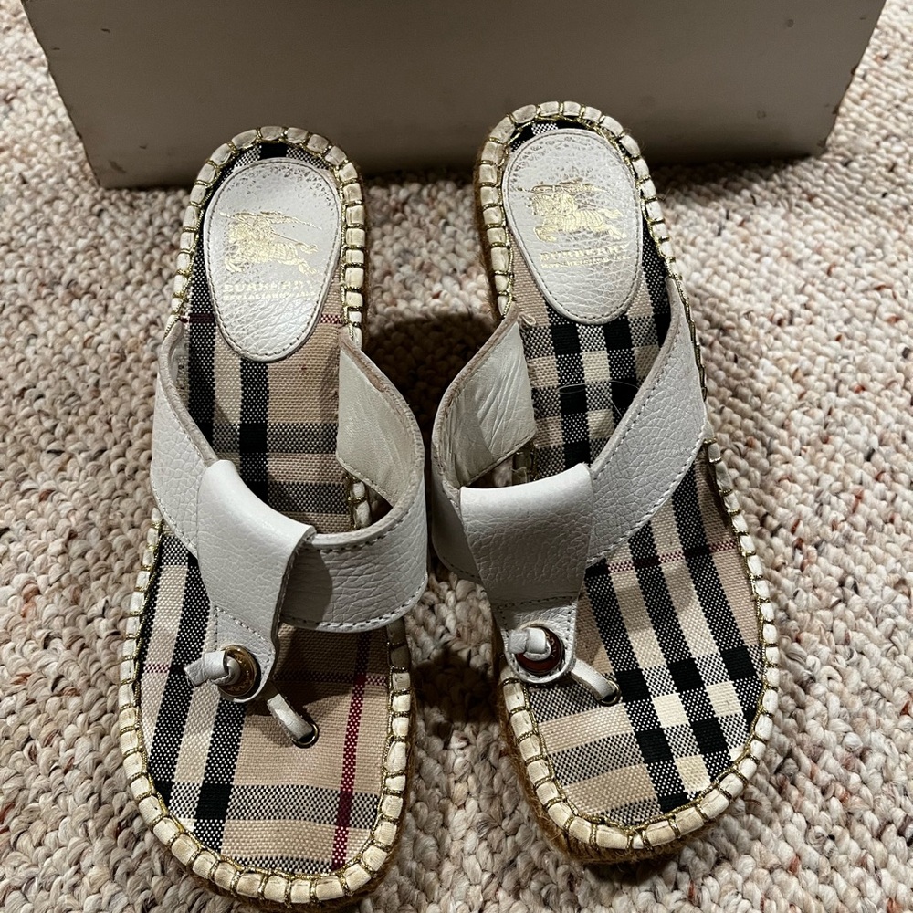 Burberry Women's Espadrilles with Check Pattern in Cream and Tan